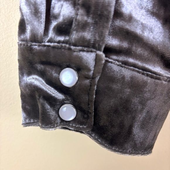 NWT OAT NY Contemporary Grey Velvet Western Style Cropped Snap Shirt Size M - Picture 11 of 15
